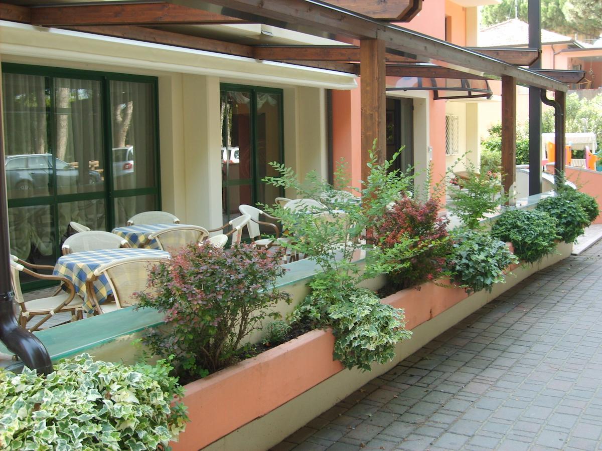 Hotel Valentino Pinarella Exterior photo