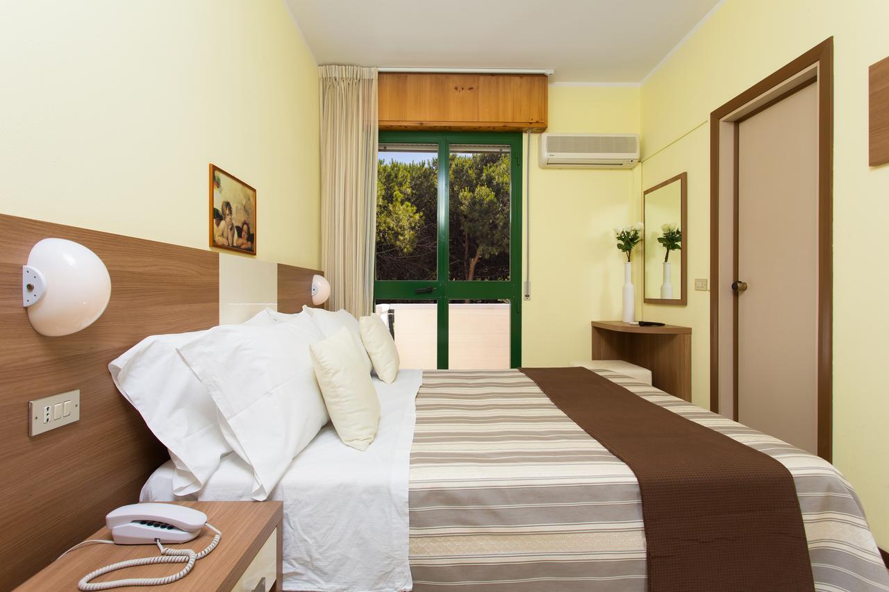Hotel Valentino Pinarella Room photo